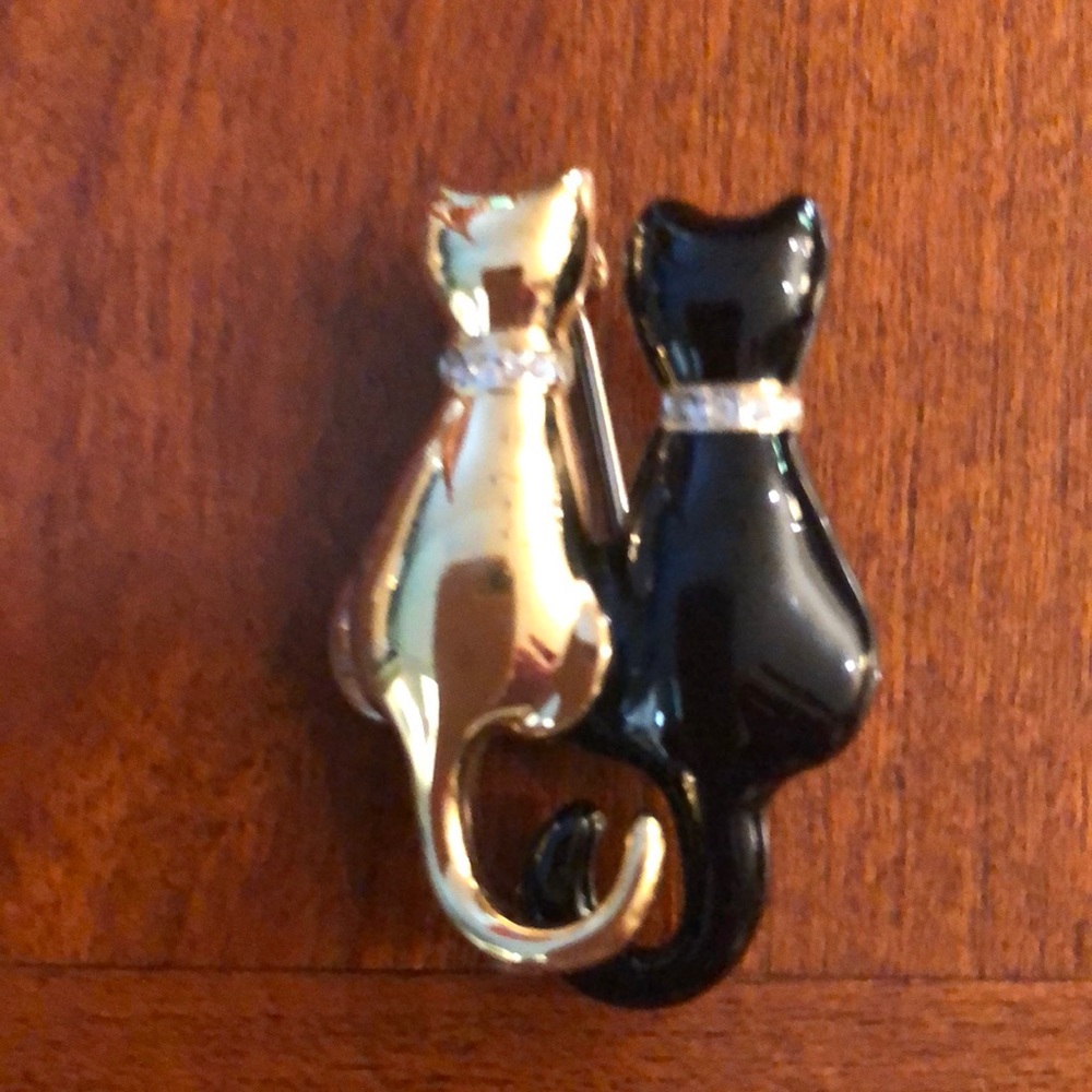 Vintage black and gold intertwined kitty cat brooch w/ rhinestone collars